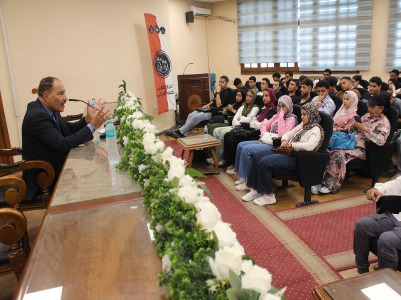 ندوة عن مخاطر المخدرات المصنعة بكلية الآداب جامعة عين شمس