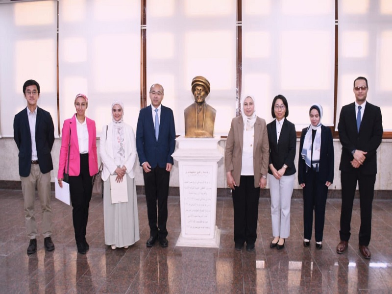 The Vice President of Tokyo University of Foreign Studies delivers a lecture on the role of artificial intelligence in teaching languages and humanities at the Faculty of Al-Alsun