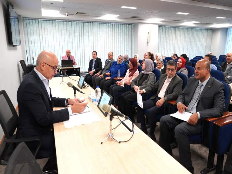 برئاسة رئيس جامعة عين شمس مجلس شئون التعليم والطلاب بجامعة عين شمس يعقد اجتماعه الدوري