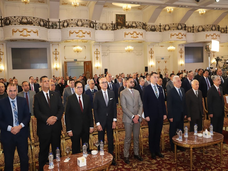 رئيس جامعة عين شمس يشهد افتتاح النسخة التاسعة من مؤتمر الأهرام للطاقة
