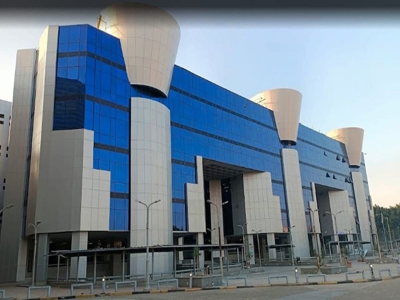 تمديد الاعتماد الدولي لكلية الصيدلة بجامعة عين شمس حتى 2029