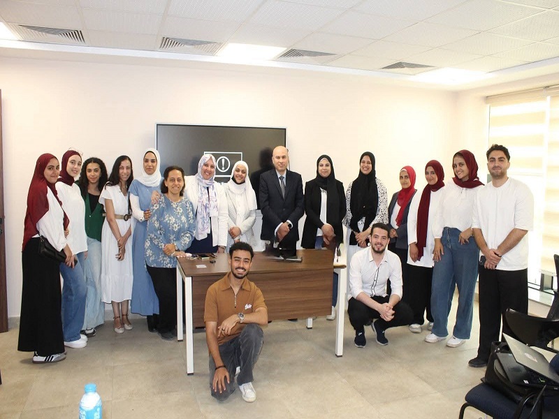خبراء الصحافة والنشر الرقمي يحكمون مشروعات الإنتاج العملي لطلاب قسم الصحافة الإخبارية بكلية الإعلام جامعة عين شمس