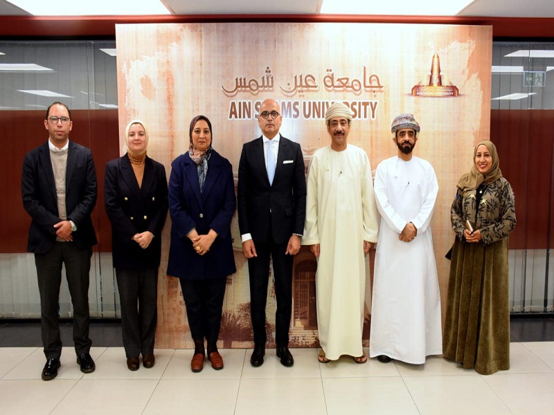 رئيس جامعة عين شمس يستقبل السفير العماني لبحث التعاون الثقافي
