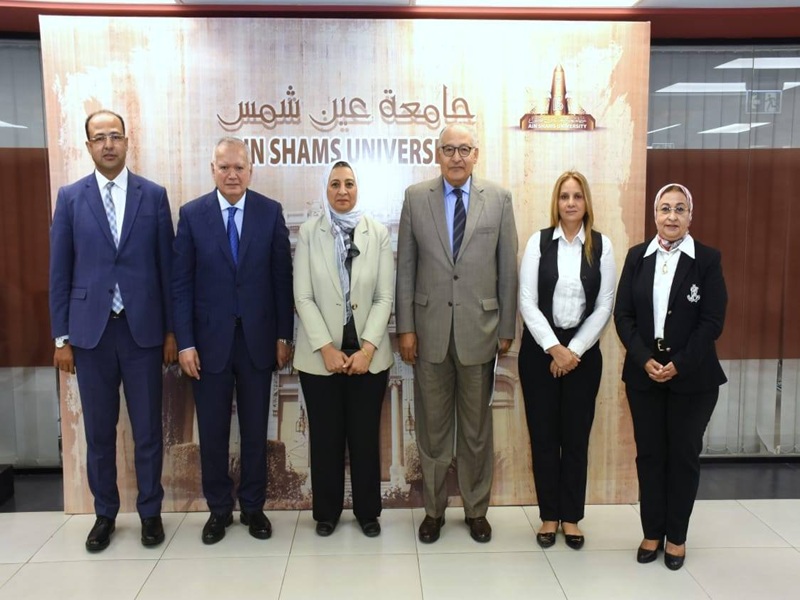 مجلس إدارة مركز بحوث الشرق الأوسط يناقش خطط التطوير المستقبلية