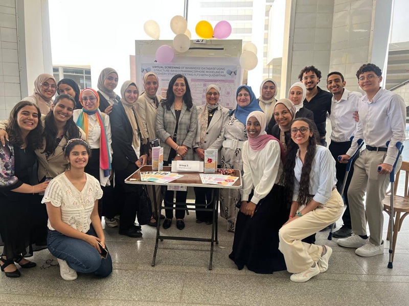 فعاليات انطلاق المؤتمر الطلابي الأول لقسم الكيمياء الصيدلية بجامعة عين شمس بعنوان "النمذجة الجزيئية في اكتشاف الدواء"