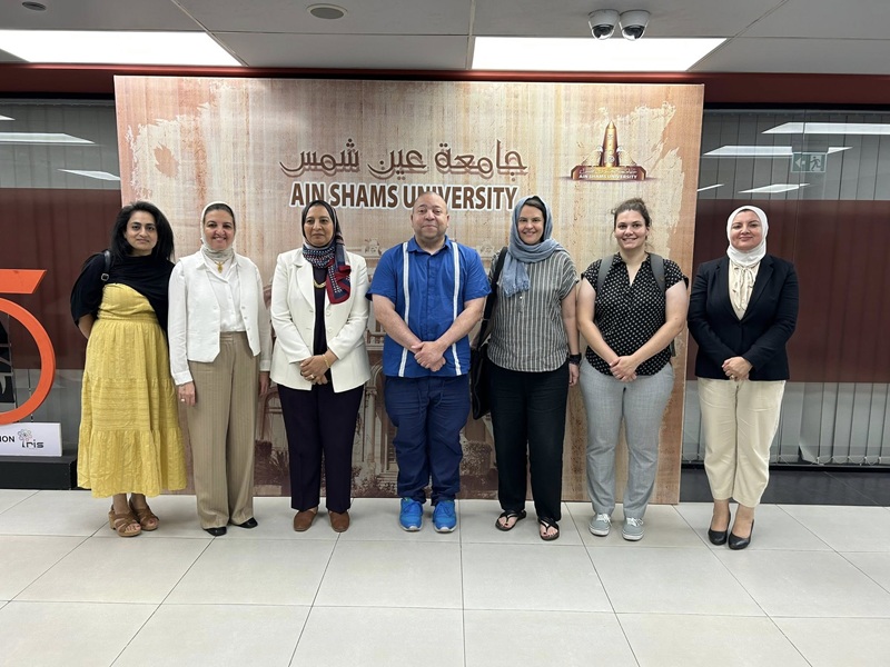 Ain Shams University receives a delegation from the Enoch Pratt Library in the United States to discuss cooperation