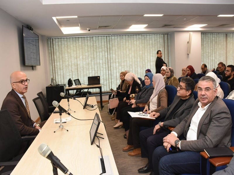 رئيس جامعة عين شمس يجتمع بمجلس قطاع التعليم والطلاب للإعداد لزيارة الاعتماد القومي للجامعة