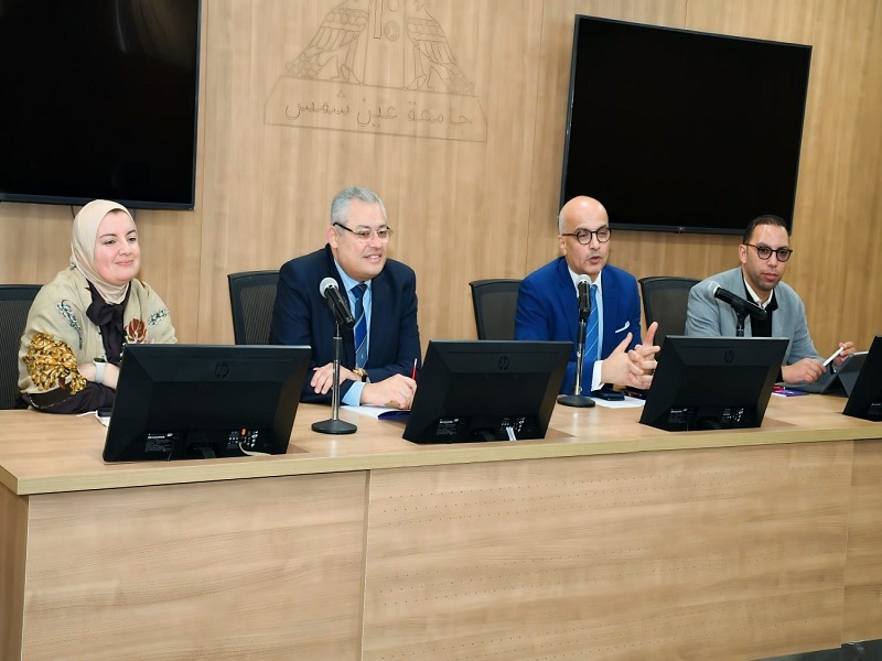 رئيس جامعة عين شمس يستقبل خريجي الدفعة الأولى من "جامعة هارفارد" لبحث سبل التطوير المؤسسي