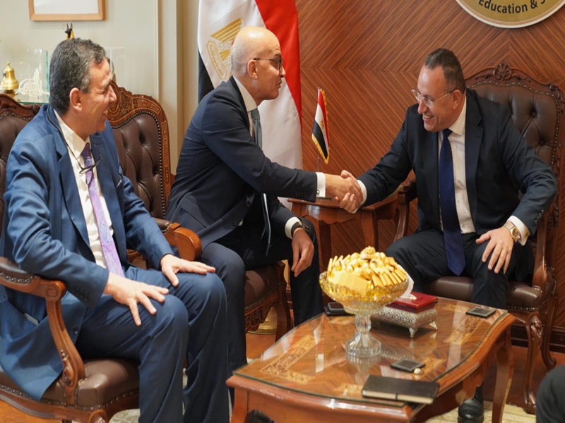 رئيس جامعة عين شمس يهنئ وزير التعليم العالي والبحث العلمي بتوليه منصبه الجديد
