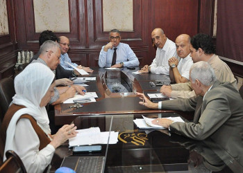 عميد كلية التجارة جامعة عين شمس يترأس اجتماعًا مع منسقي البرامج الدراسية لتقييم أول أسبوع دراسة