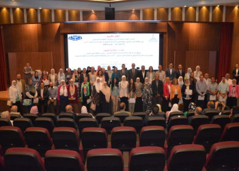 The President of the University and his Vice President for Postgraduate Studies and Research honor the class of Prof. Saad Al-Sayed
