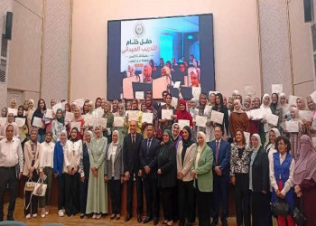 السفير علاء يوسف يكرّم طلاب كلية الألسن في ختام برنامج التدريب الميداني بالهيئة العامة للاستعلامات
