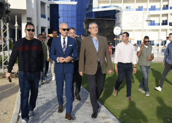 The President of Ain Shams University and his Vice President for Education and Student Affairs participated with 1,000 Egyptian and international students from university dormitories in the Ismailia Entertainment Festival