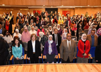 THE VICE PRESIDENT OF AIN SHAMS UNIVERSITY FOR EDUCATION AND STUDENT AFFAIRS WITNESSES THE FACULTY OF GIRLS' CELEBRATION OF MOTHER'S DAY