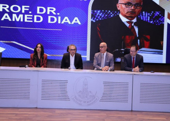 رئيس جامعة عين شمس يشهد اللقاء التعريفي لطلاب الدفعة الأولى بكلية الطب بجامعة عين شمس الأهلية