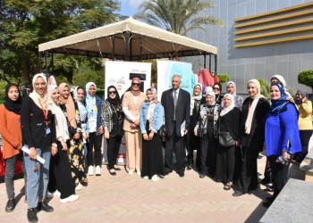 نائب رئيس جامعة عين شمس يشهد ثاني فاعليات مبادرة اطمن بكلية البنات
