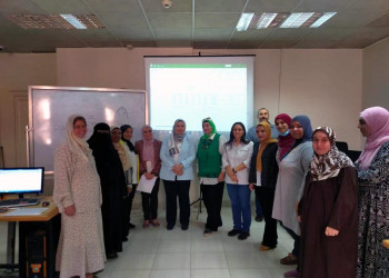 The Dean of the Faculty of Al-Alsun honors the participants in a training course on Microsoft