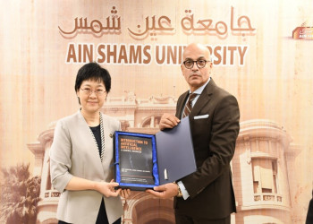 The President of Ain Shams University receives a delegation from Peking University, China’s top institution in communications and computer sciences, to discuss prospects for academic and technological cooperation