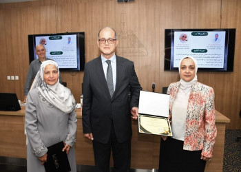 Vice President of Ain Shams University for Postgraduate Studies honors those in charge of the Cardiology Department during the Postgraduate Studies Council