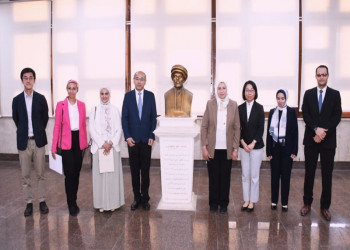 نائب رئيس جامعة طوكيو للدراسات الأجنبية يلقي محاضرة عن دور الذكاء الاصطناعي في تدريس اللغات والعلوم الإنسانية بألسن عين شمس
