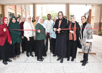 معرض خيري للملابس بكلية العلوم